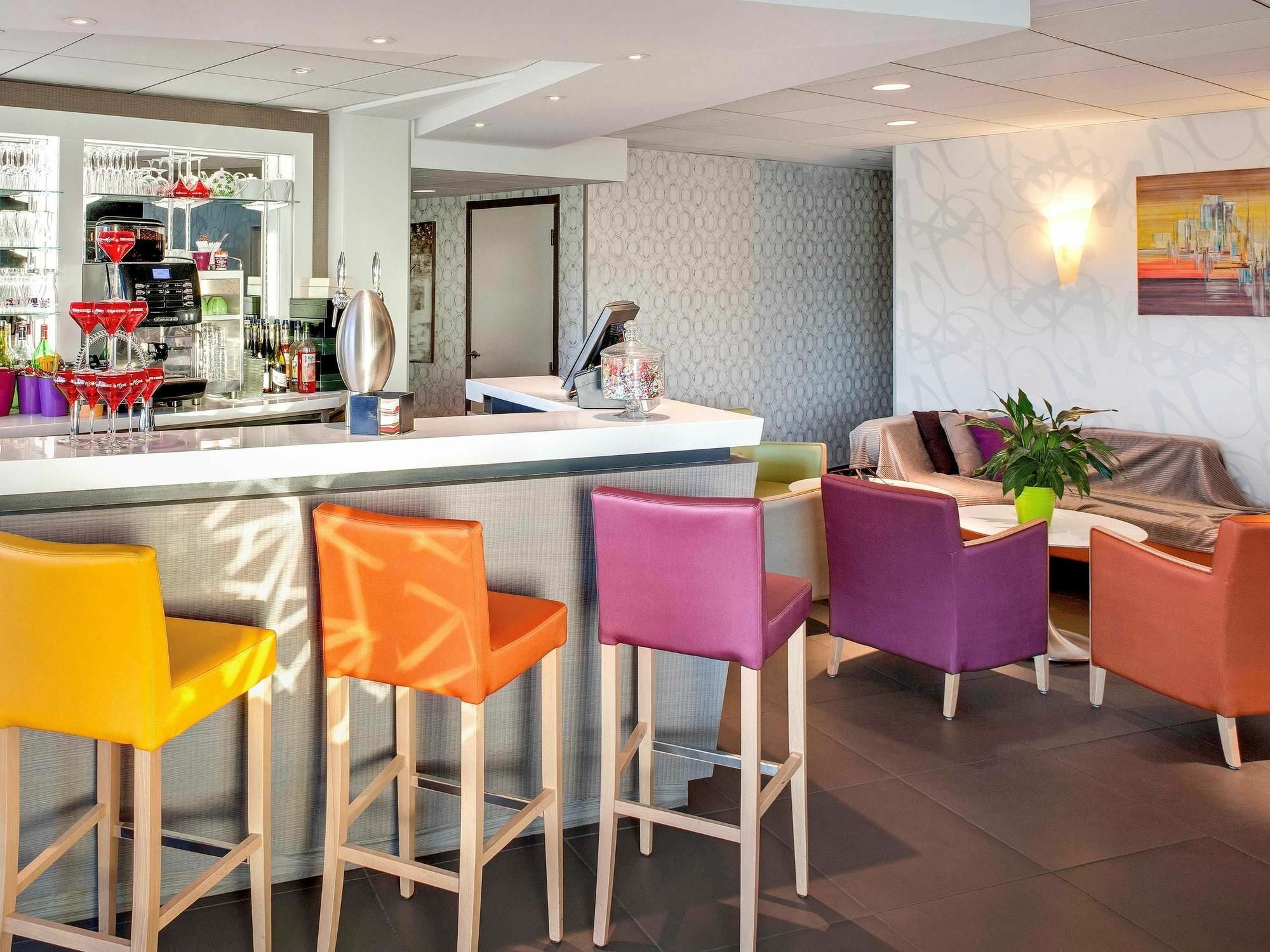 Hotel Ibis Styles Clermont-Ferrand Aeroport Exterior foto